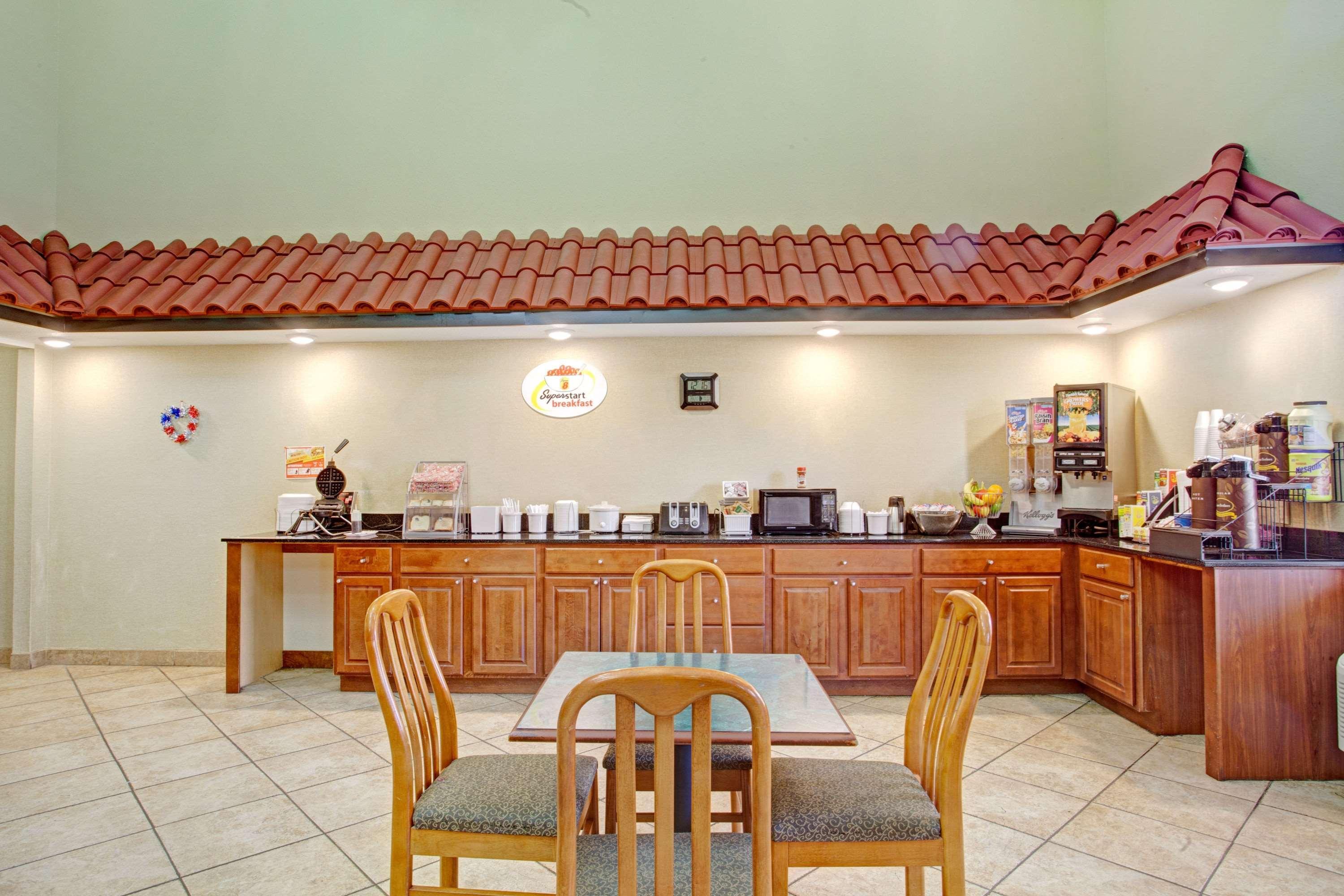 Super 8 By Wyndham Forrest City Ar מראה חיצוני תמונה